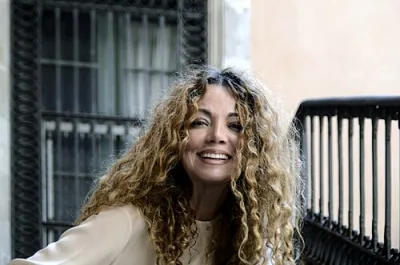 Angela J Hoy