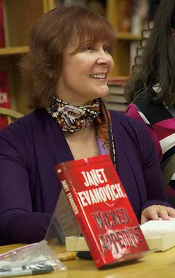 Janet Evanovich Phoef Sutton