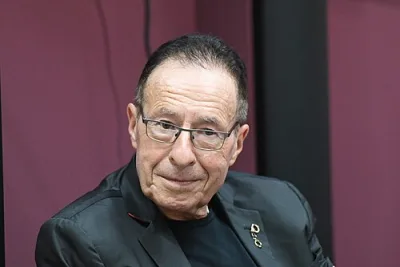 Peter James